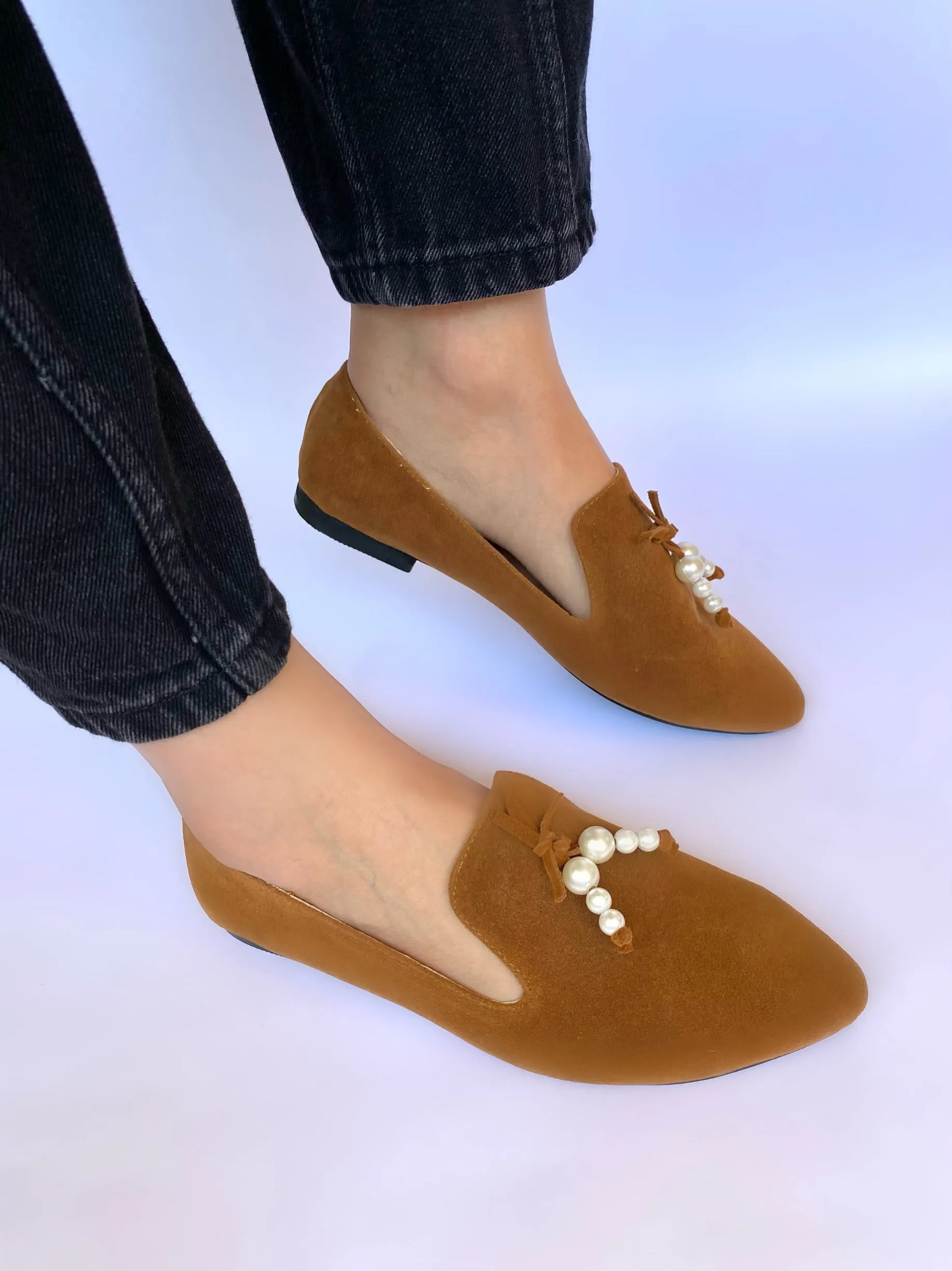 Havane Pointed Pearls Loafers