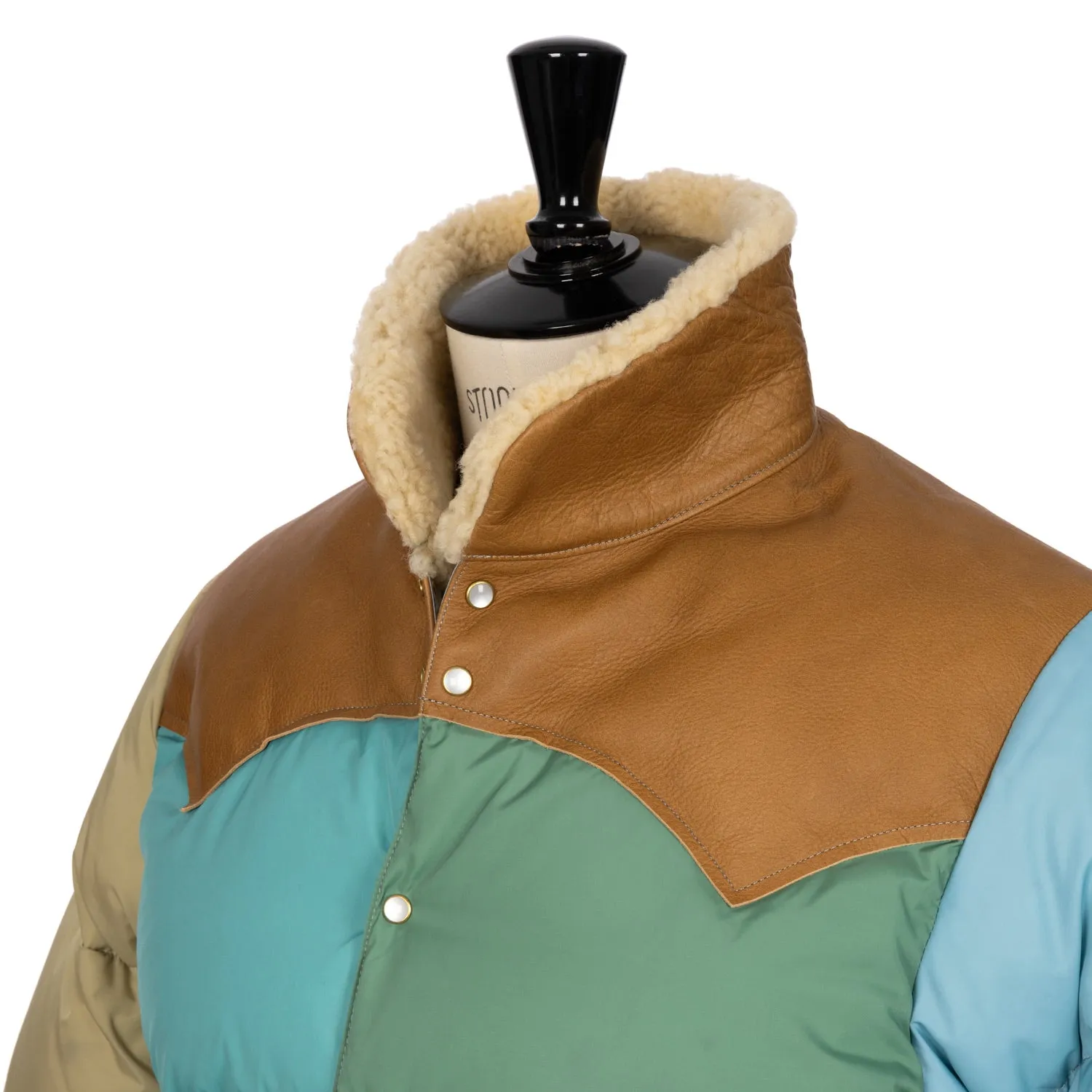 Rocky Mountain Featherbed x MJ: Daunenjacke "Christy Multi-Patch Jacket" mit Lammfellkragen