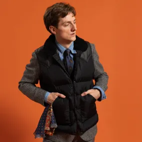 Rocky Mountain Featherbed x MJ: Daunenweste "Christy Vest" mit Lammfellkragen